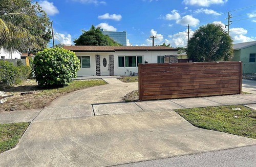 Oakland Park House | 3 Bedroom homes for Short-term Stays for Business or Snowbirds