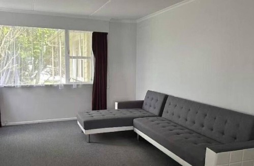 Palmerston North House | 3 bedroom House, 77 Slacks