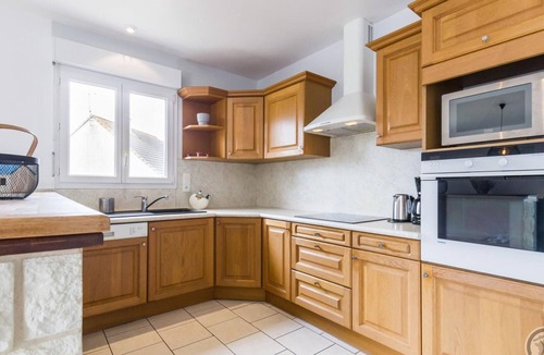 Gouville-sur-Mer Cottage | 3-bedroom house, near beach, pets allowed, parking