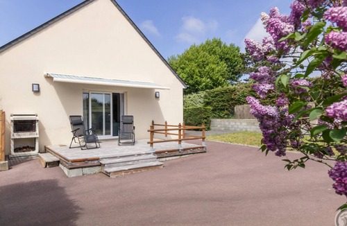 Gouville-sur-Mer Cottage | 3-bedroom house, near beach, pets allowed, parking