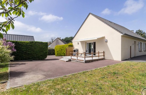 Gouville-sur-Mer Cottage | 3-bedroom house, near beach, pets allowed, parking