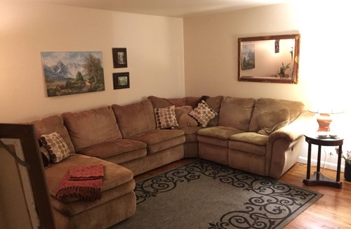 O'Fallon House | 3-bedroom House with 1 Car Garage available for the Holidays