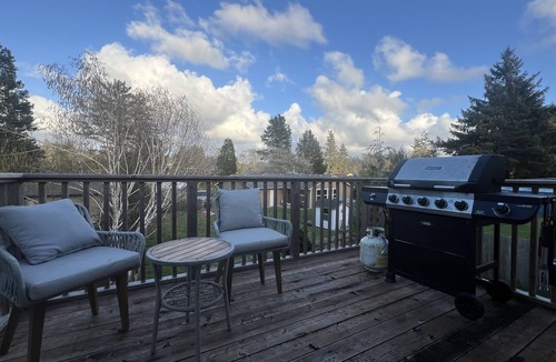 Warrenton House | 3 bedroom house 3 miles from Fort Stevens State Park and 9 miles from Astoria.