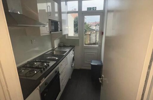 Thornton Heath Apartment | 3 Bedroom house Free parking