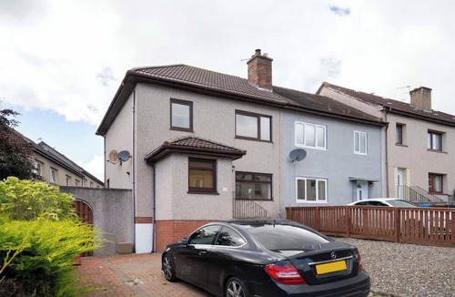 Dunfermline House | 3 Bedroom House - Free Parking