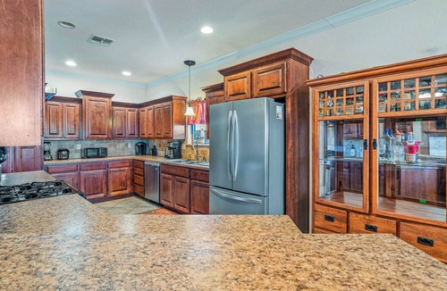 Altus House | 3-bedroom house in beautiful Altus with cool AC