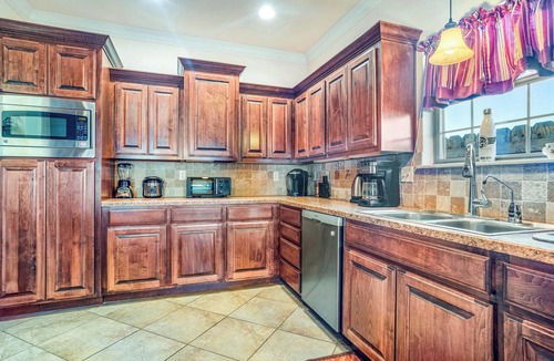 Altus House | 3-bedroom house in beautiful Altus with cool AC