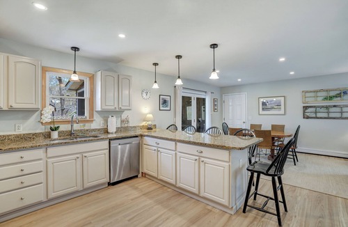 Lagoon Heights House | 3-bedroom house in charming Oak Bluffs with WiFi, AC. Start your vacation