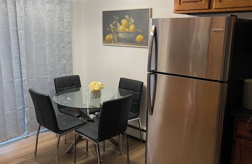 Cornwall House | 3 bedroom House in centre of Cornwall, close to bus stop and restaurants