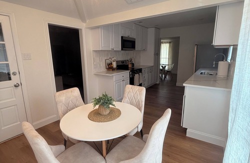 Irving House | 3 Bedroom house in Central DFW Near airports & Entertainment