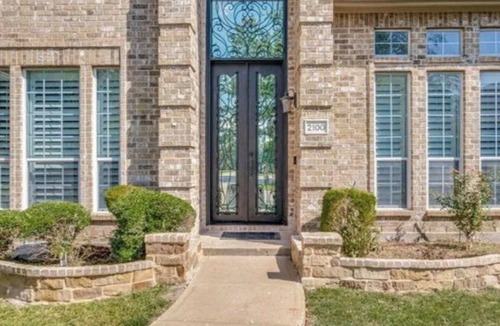 Elmo House | 3-bedroom house in charming Rockwall with AC and fitness room