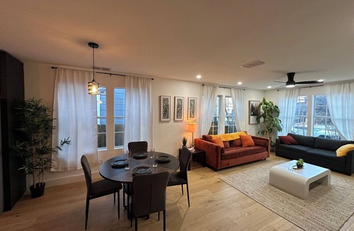 Cherrywood House | 3-bedroom house in charming Austin with private outdoor patio area
