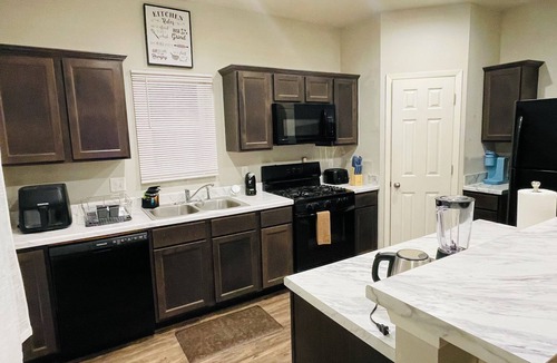 Coweta House | 3-bedroom house in charming Coweta with WiFi, AC, fitness room