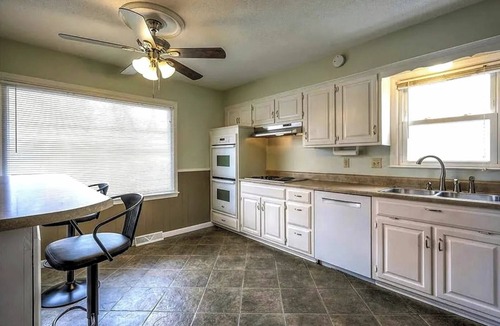 Lenexa House | 3-bedroom house in charming Lenexa Book now