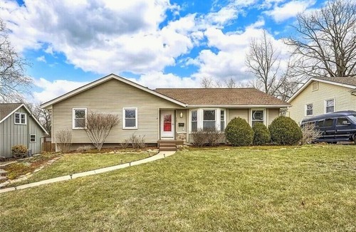 Lenexa House | 3-bedroom house in charming Lenexa Book now