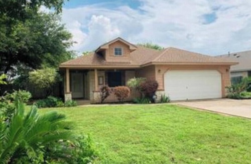 Kyle House | 3-bedroom house in charming Kyle with AC, WiFi. Enjoyable getaway awaits