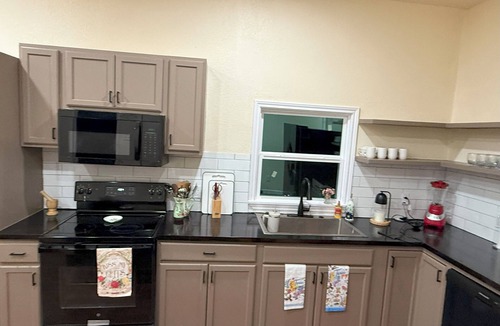 Waco House | 3-bedroom house in charming Waco with WiFi, AC. Start your getaway