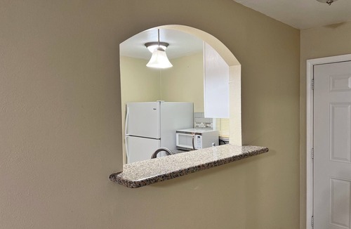 La Marque House | 3-bedroom house in cool La Marque with WiFi, AC