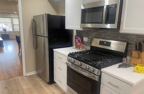 Calumet Heights Apartment | 3-bedroom house in cool Chicago with WiFi, AC