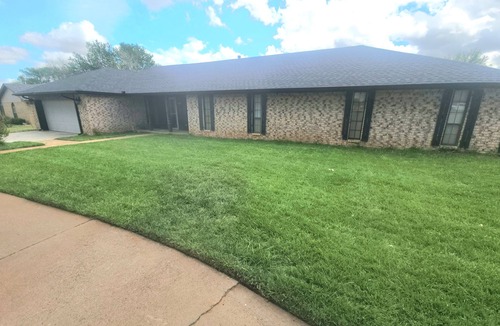 Elk City House | 3-bedroom house in Elk City with refreshing pool 4 min from Elk City 5 Plex