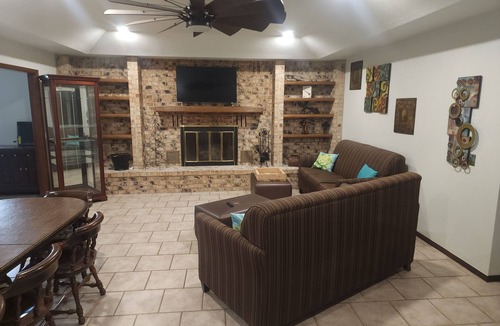 Elk City House | 3-bedroom house in Elk City with refreshing pool 4 min from Elk City 5 Plex