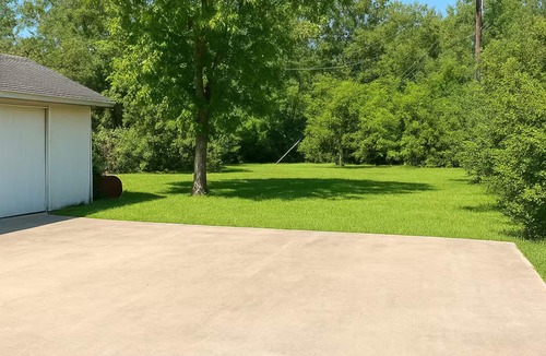 Pasadena House | 3-bedroom house in enchanting Pasadena with cool AC breeze