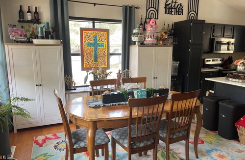 Ruidoso House | 3-bedroom house in enchanting Ruidoso with level entry and AC