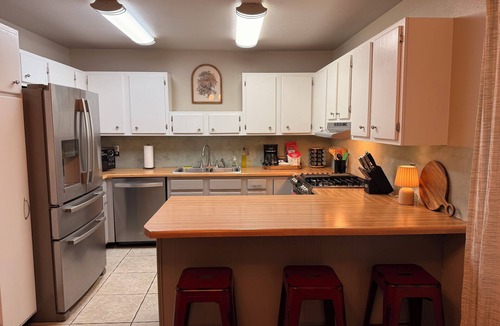 Farmington House | 3-bedroom house in fabulous Farmington with big backyard for hosting