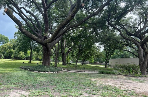 Pasadena House | 3-bedroom house in gorgeous Pasadena with cool AC breeze
