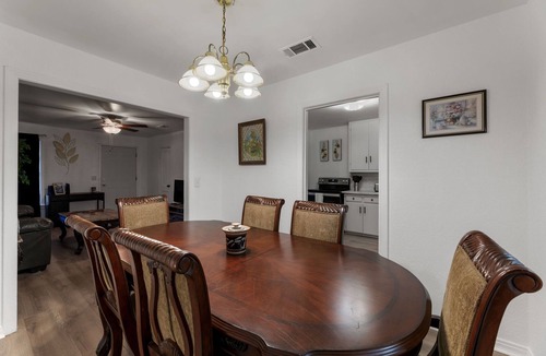 Mound House | 3-bedroom house in Killeen with WiFi, AC, Pet-Friendly, Washer/Dryer.