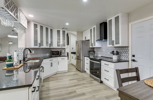 Bedford House | 3-bedroom house in lovely Bedford with oasis pool and cool AC and comfort