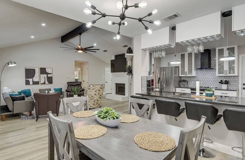 Bedford House | 3-bedroom house in lovely Bedford with oasis pool and cool AC and comfort