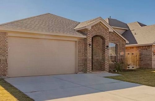 Midland House | 3-bedroom house in lovely Midland with cool AC and pool