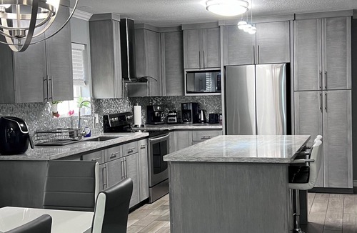 Bonanza House | 3-bedroom house in North Laredo with AC, WiFi kitchen equipped