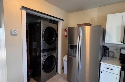 Berwick House | 3-bedroom house in peaceful Des Moines with WiFi, AC cat/dogs allowed