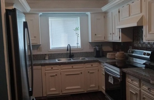 Magnolia House | 3-bedroom house in peaceful Magnolia with cool AC on 7.5 acres.