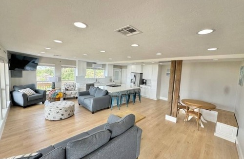 Lakeview  Jefferson County House | 3-bedroom house in peaceful Little Florida Beach with WiFi, AC