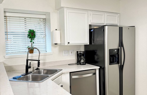 Milwood House | 3-bedroom house in peaceful Austin with AC