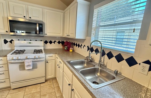 Pearland House | 3-bedroom house in perfect Pearland with cool AC breeze