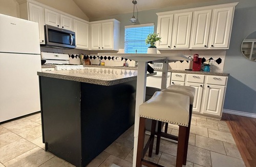 Pearland House | 3-bedroom house in perfect Pearland with cool AC breeze
