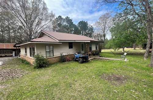 Lawson House | 3 bedroom house in perfect 2 acre property in Strong, AR. Much peace and comfort