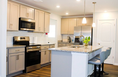 Pooler House | 3-bedroom house in serene Pooler with cool AC breeze