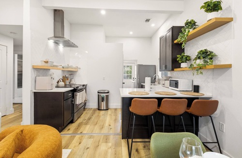 Cedar Crest House | 3-bedroom house in soothing Dallas with cool AC for relaxing stays