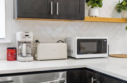 Cedar Crest House | 3-bedroom house in soothing Dallas with cool AC for relaxing stays