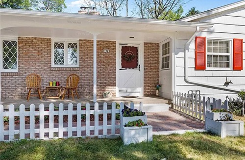 Pittsford House | 3-bedroom house in tranquil Pittsford