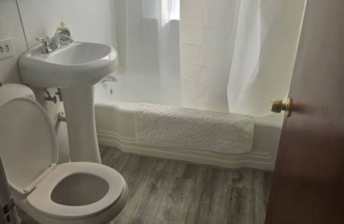 Des Plaines House | 3-bedroom house in beautiful Des Plaines with cool AC