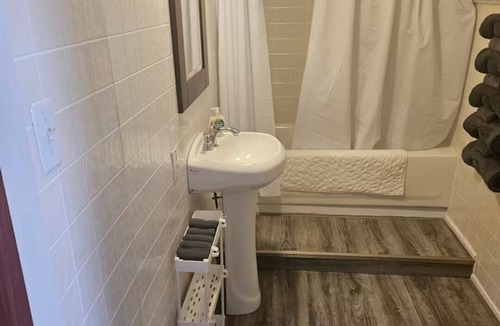 Des Plaines House | 3-bedroom house in beautiful Des Plaines with cool AC