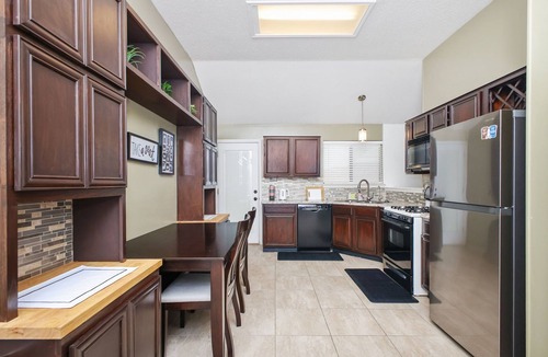 Wetmore House | 3-bedroom house in peaceful San Antonio with WiFi, AC