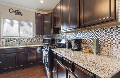 Woodlawn Lake House | 3-bedroom house in central San Antonio with AC for comfort