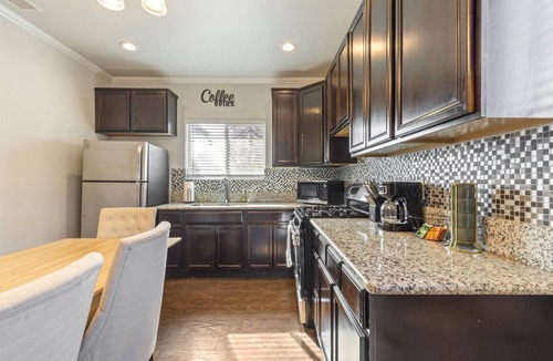 Woodlawn Lake House | 3-bedroom house in central San Antonio with AC for comfort